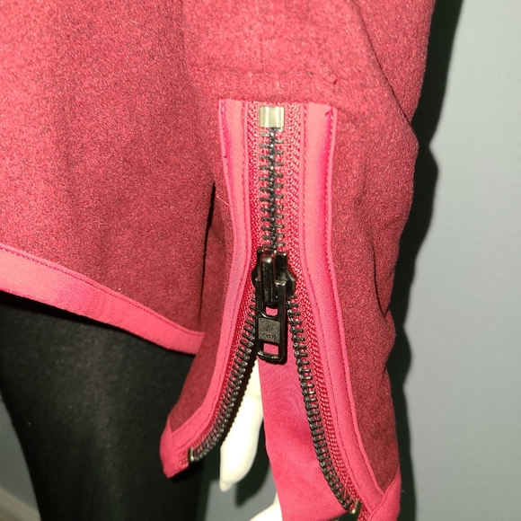 Lululemon Cranberry Red Presence of Mind Fleece Soft Jacket Size 4 - Picture 6 of 7